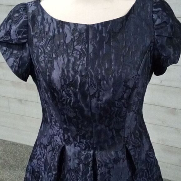 Aidan Mattox cap sleeve navy and black lace a line dress size 8 - Picture 2 of 4
